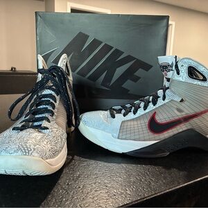 - Nike Hyperdunk OG ”united we rise” (Size 12)